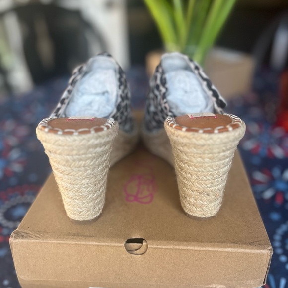 Sugar brand Cheetah Wedge Sandals Size 7 1/2 - Picture 7 of 8